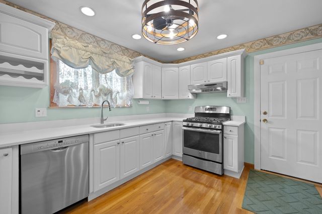 39 Adams Ave, North Andover, MA 01845