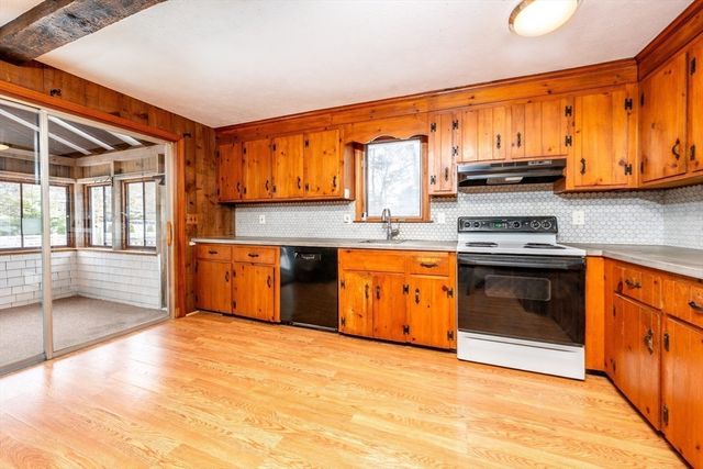 13 Rogers Rd, Harwich, MA 02645