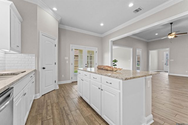 837 Lakehaven Dr, Gonzales, LA 70737