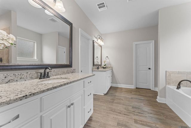 837 Lakehaven Dr, Gonzales, LA 70737