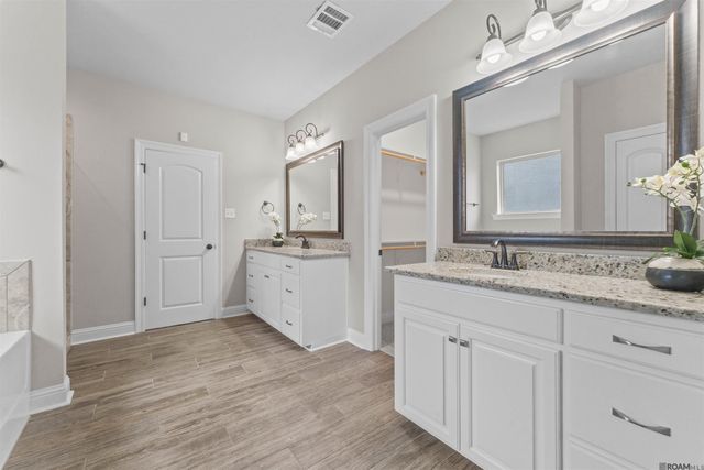 837 Lakehaven Dr, Gonzales, LA 70737
