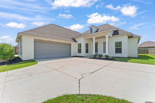 837 Lakehaven Dr, Gonzales, LA 70737