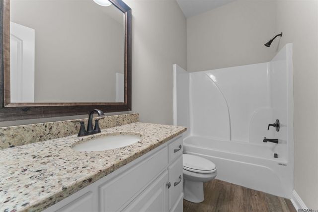 837 Lakehaven Dr, Gonzales, LA 70737