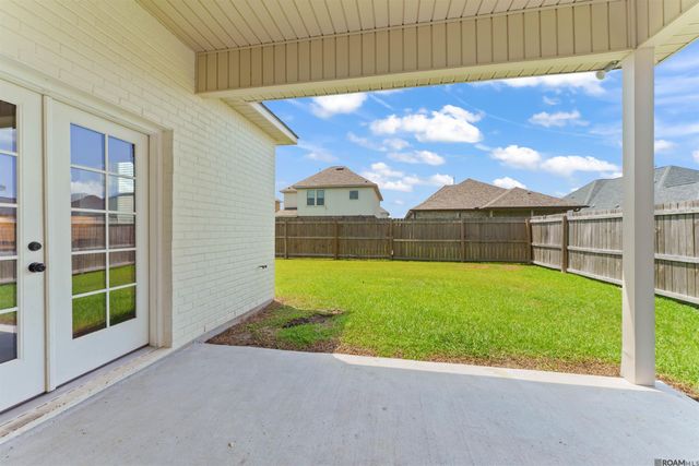 837 Lakehaven Dr, Gonzales, LA 70737