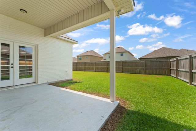 837 Lakehaven Dr, Gonzales, LA 70737