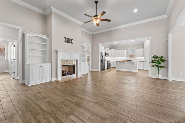 837 Lakehaven Dr, Gonzales, LA 70737