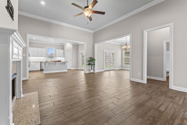 837 Lakehaven Dr, Gonzales, LA 70737