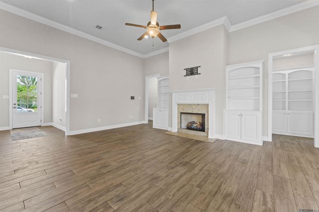 837 Lakehaven Dr, Gonzales, LA 70737