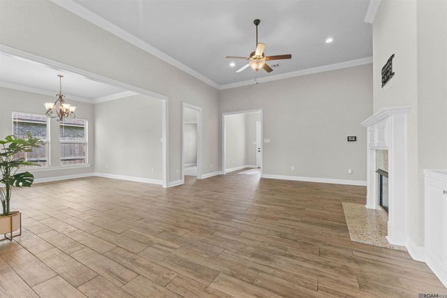 837 Lakehaven Dr, Gonzales, LA 70737
