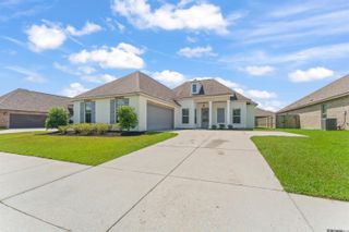 837 Lakehaven Dr, Gonzales, LA 70737