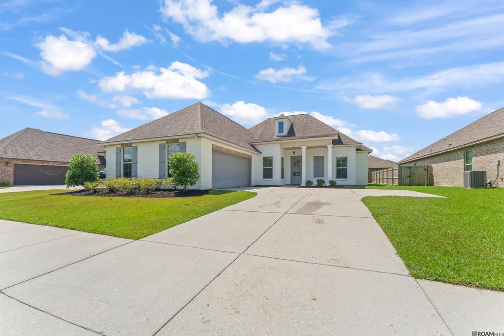 837 Lakehaven Dr, Gonzales, LA 70737