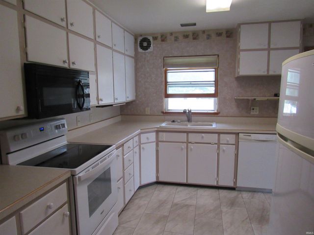 338 S DIXON Road, Kokomo, IN 46901