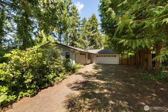 31 E Village View Drive, Allyn, WA 98524