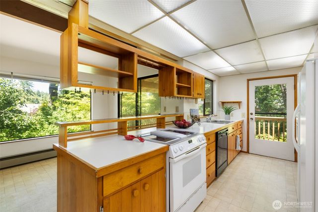 31 E Village View Drive, Allyn, WA 98524