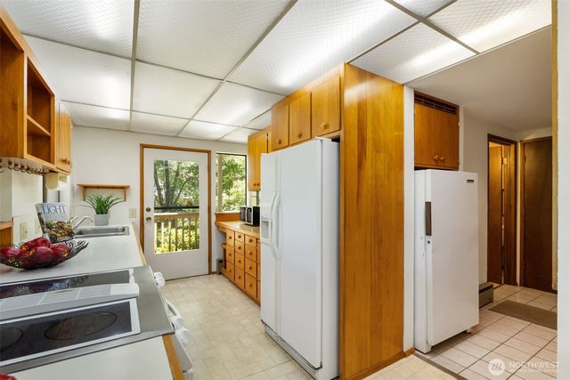 31 E Village View Drive, Allyn, WA 98524