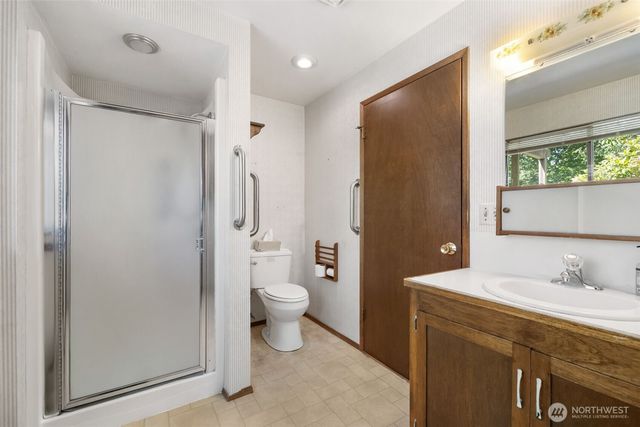 31 E Village View Drive, Allyn, WA 98524