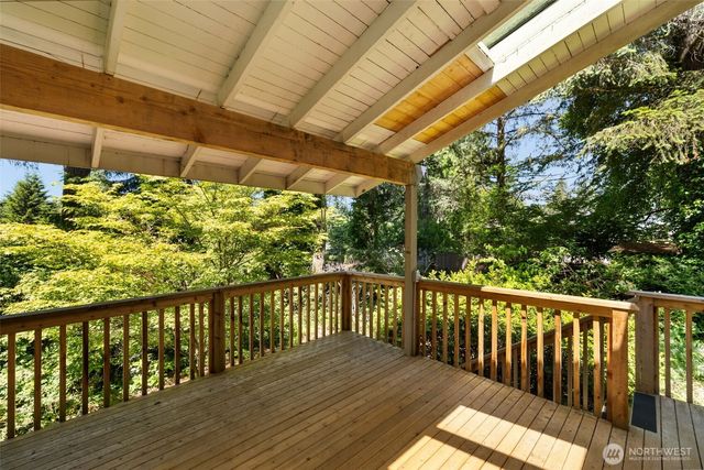 31 E Village View Drive, Allyn, WA 98524