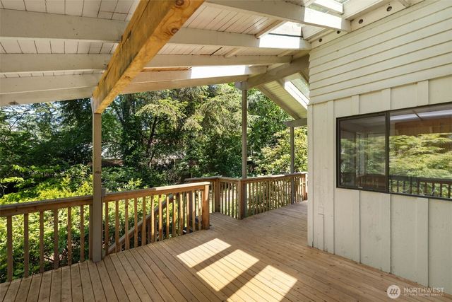 31 E Village View Drive, Allyn, WA 98524