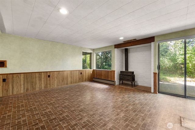 31 E Village View Drive, Allyn, WA 98524