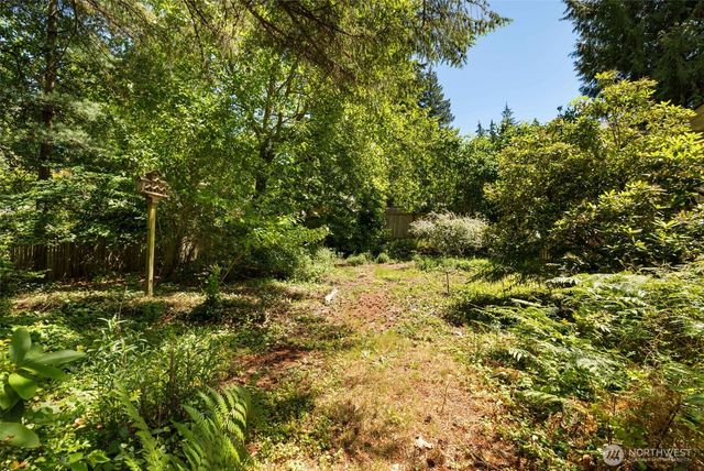 31 E Village View Drive, Allyn, WA 98524