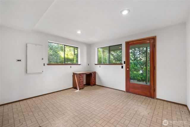 31 E Village View Drive, Allyn, WA 98524