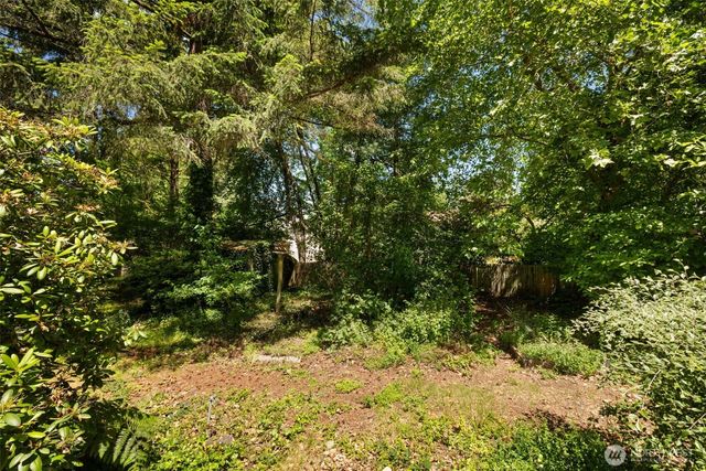 31 E Village View Drive, Allyn, WA 98524