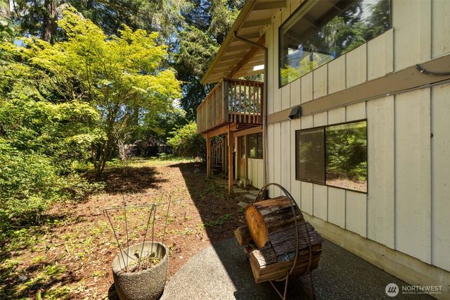 31 E Village View Drive, Allyn, WA 98524