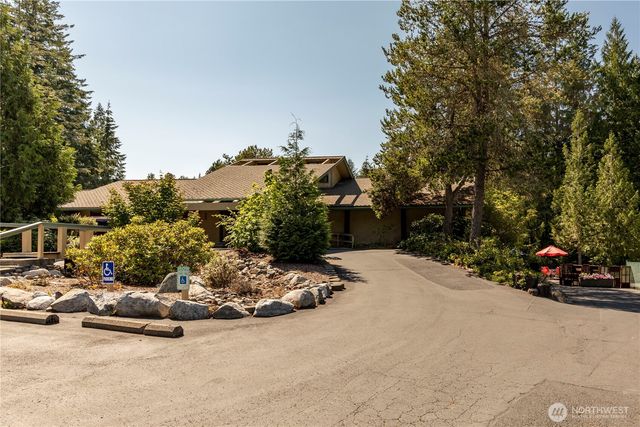 31 E Village View Drive, Allyn, WA 98524