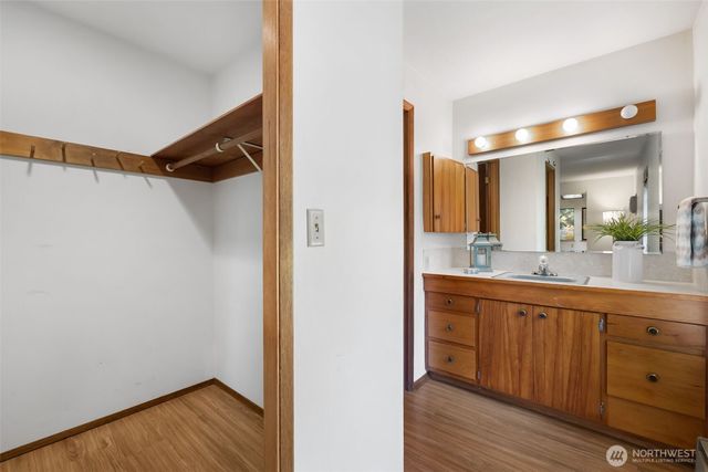 31 E Village View Drive, Allyn, WA 98524