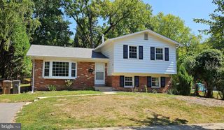 824 CABIN JOHN PKWY, Rockville, MD 20852