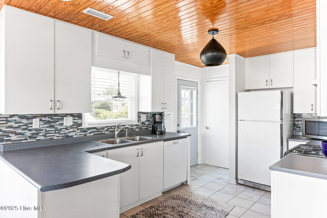 810a N Anderson Boulevard, Topsail Beach, NC 28445
