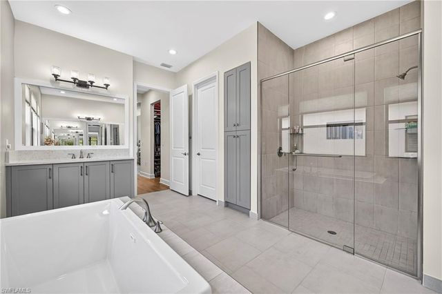 20702 Fair Oak LN, Estero, FL 33928