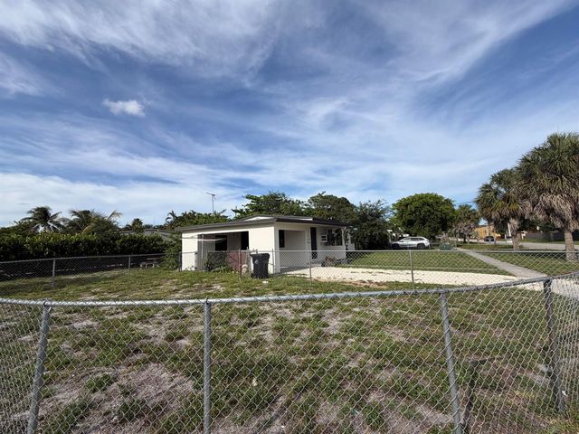 1437 NW 10th Place, Fort Lauderdale, FL 33311