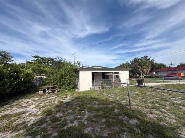 1437 NW 10th Place, Fort Lauderdale, FL 33311