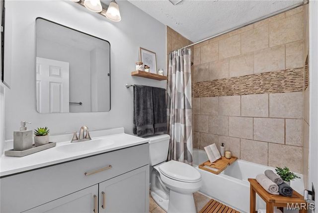 1527 Swallow Drive, Brentwood, MO 63144