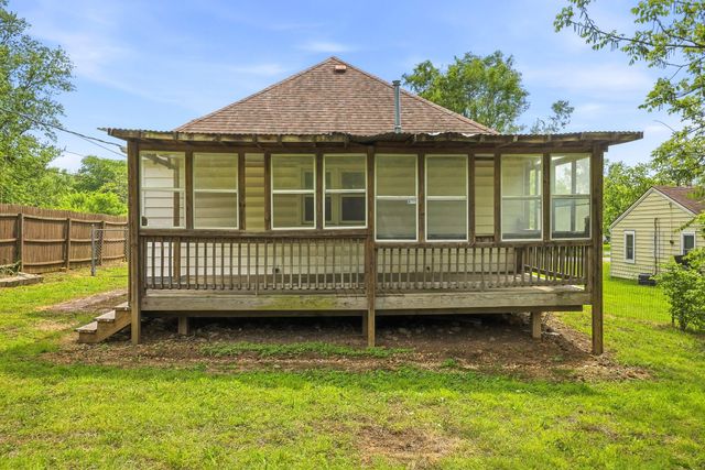 2751 W Walnut Street, Springfield, MO 65802