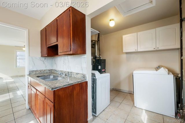 10040 Albany Street, Oak Park, MI 48237