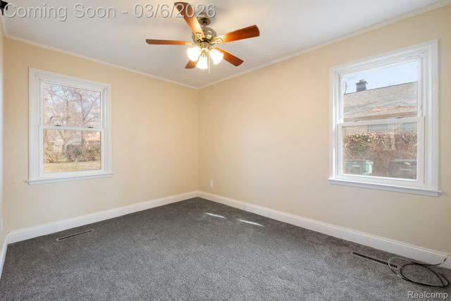 10040 Albany Street, Oak Park, MI 48237