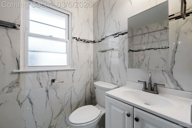 10040 Albany Street, Oak Park, MI 48237