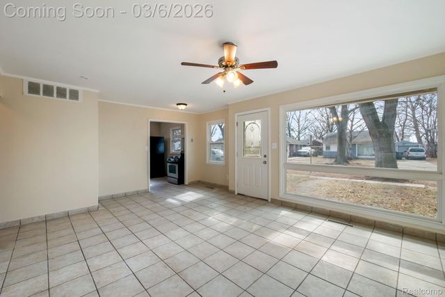 10040 Albany Street, Oak Park, MI 48237