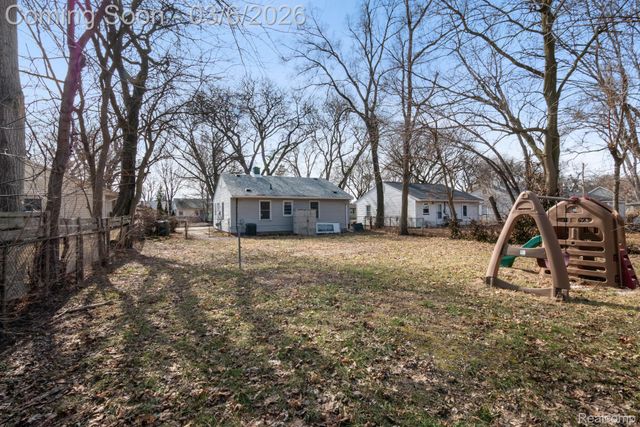 10040 Albany Street, Oak Park, MI 48237