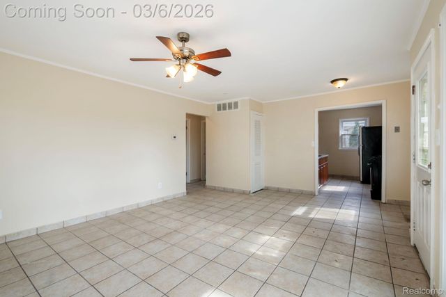 10040 Albany Street, Oak Park, MI 48237