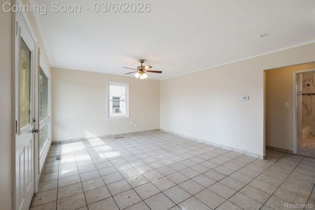 10040 Albany Street, Oak Park, MI 48237