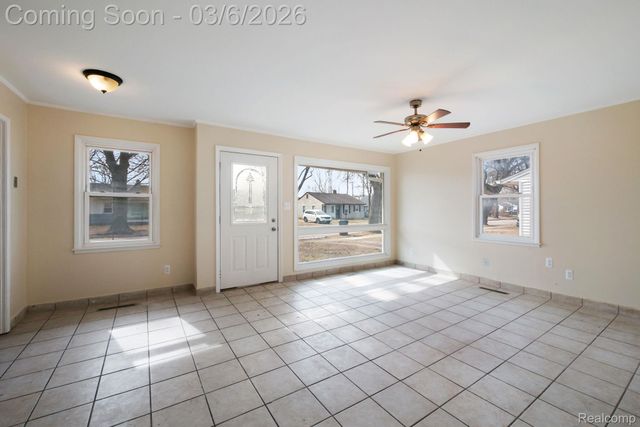 10040 Albany Street, Oak Park, MI 48237