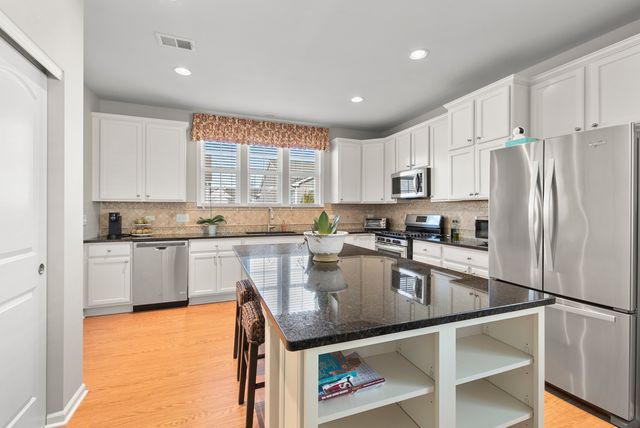 1702 Patriot Street, Shorewood, IL 60404