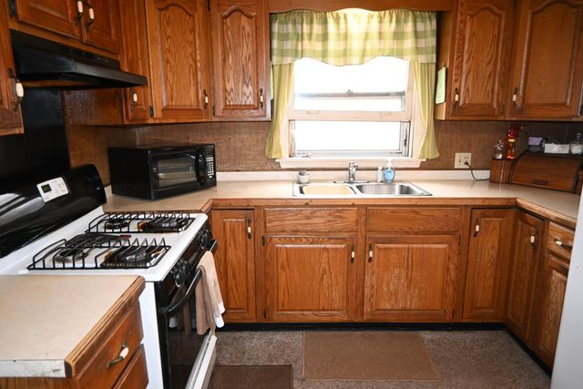 2417 Leahy Street, Muskegon Heights City, MI 49444