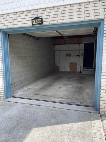 1607 Julie Drive, Schererville, IN 46375