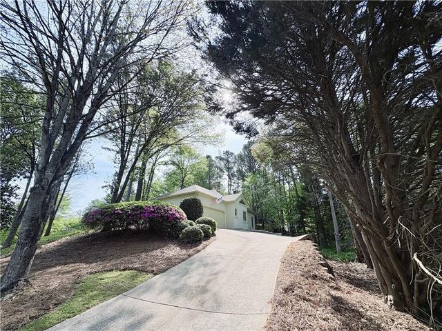 3307 Eagle Watch Drive, Woodstock, GA 30189