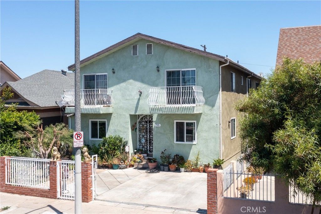 795 E 42nd Place, Los Angeles, CA 90011