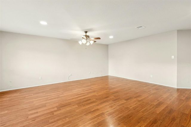 386 Paddington DR, Kyle, TX 78640